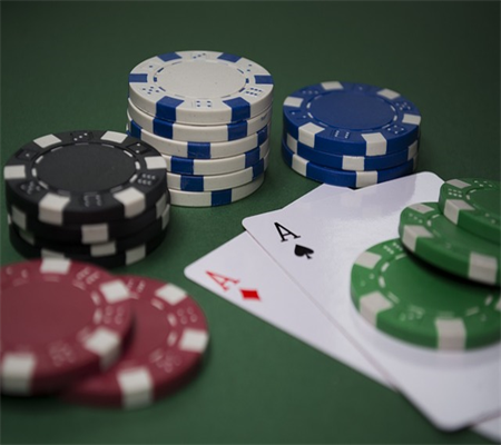 Khám Phá Bí Quyết Chiến Thắng Texas Hold'em Poker!
